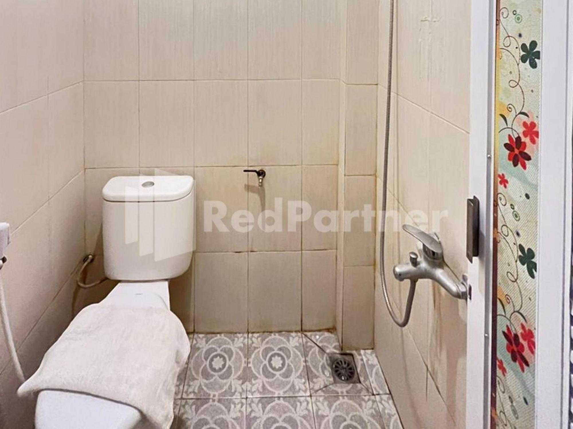 Hotel Andono Near Yia Mitra Reddoorz Temon Екстериор снимка